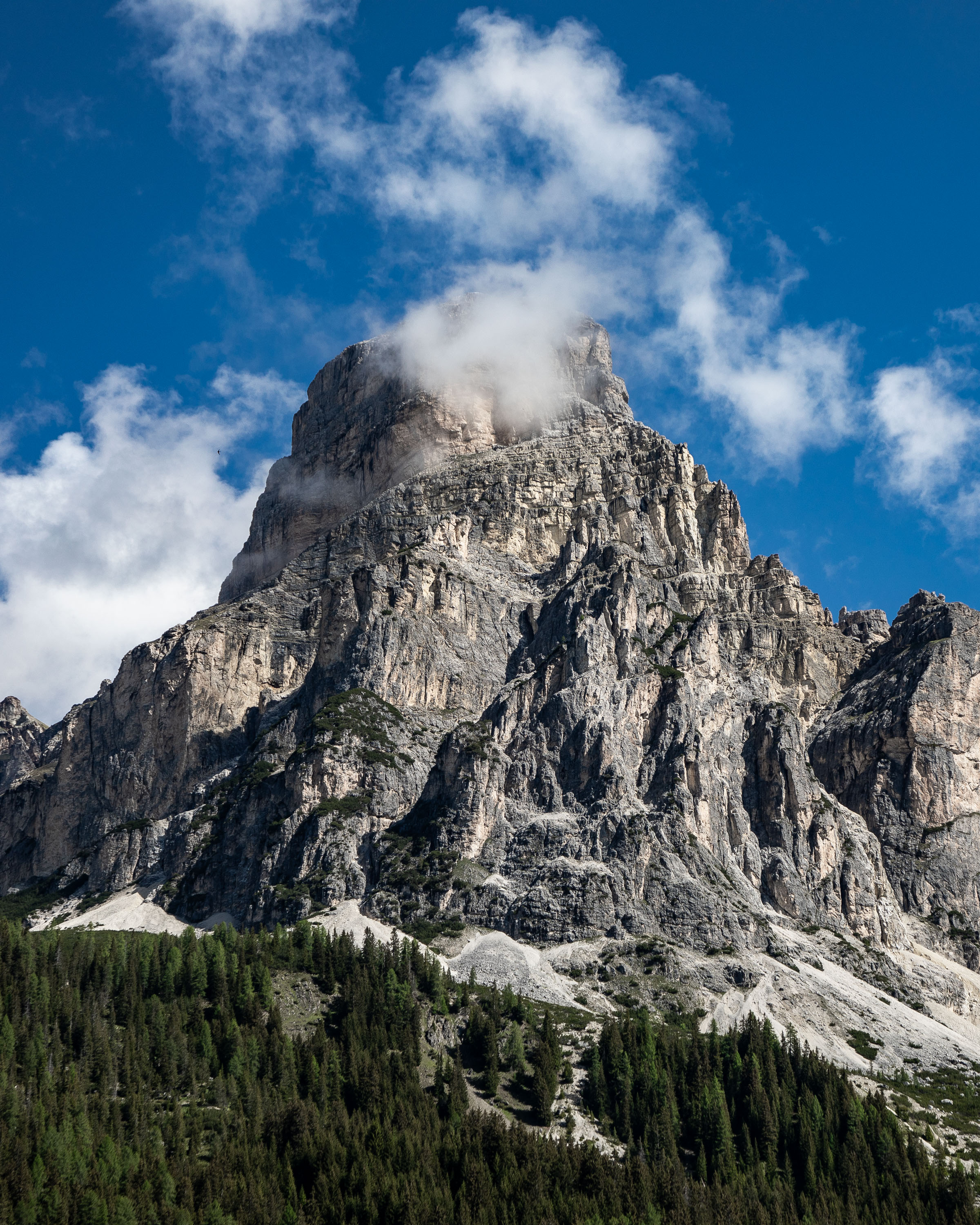 Berglandschaft der Dolomiten – Inspiration für MONTUVEÀ